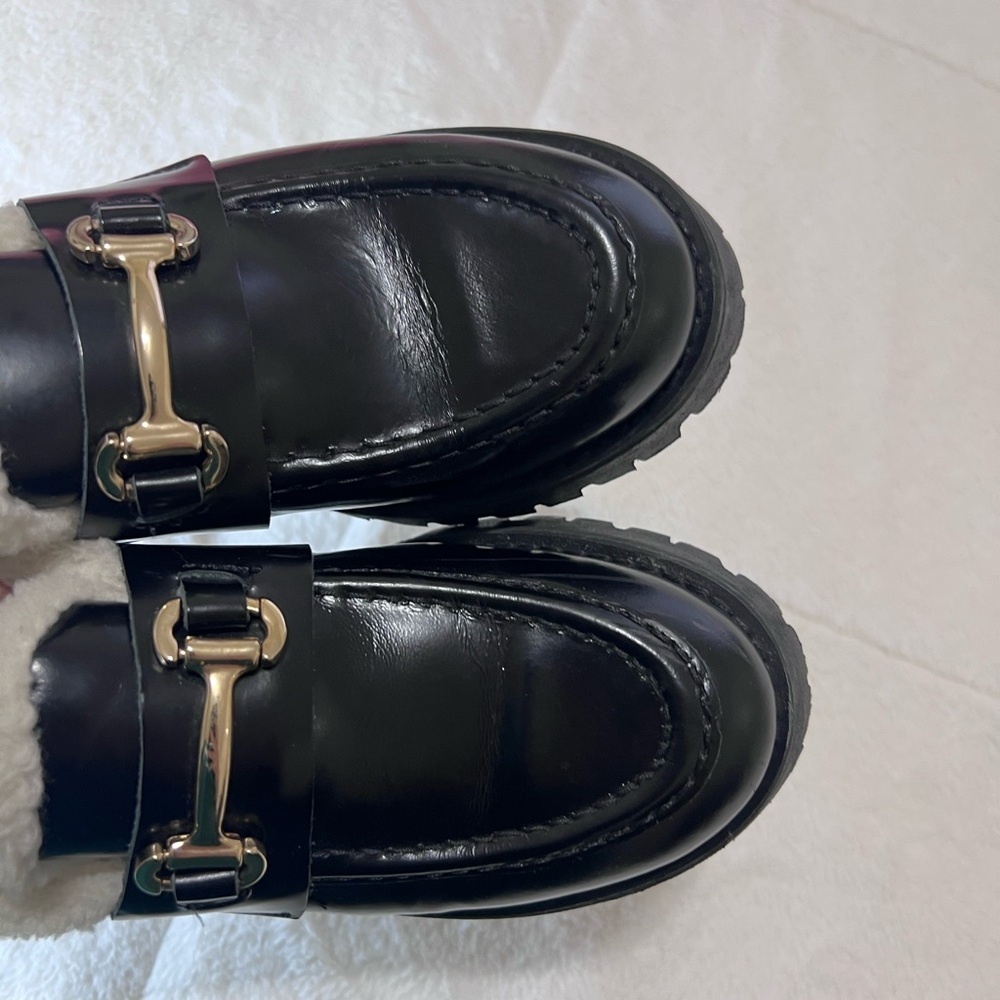 Steve Madden Black Loafers with Gold Detail size 7.5 - Picture 5 of 11